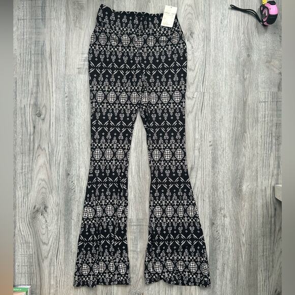 Living Doll Black and White Patterned Flare Yoga Pants Sz XS - Picture 1 of 10